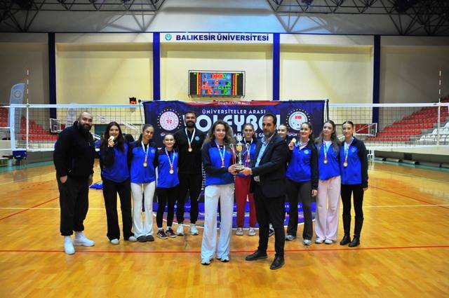 Spor Dostu Kampüs BAÜN’de Kadın Voleybol Takımından Büyük Başarı: Ünilig’de Şampiyonluk
