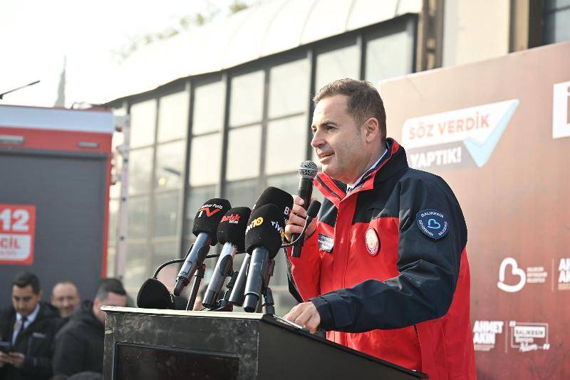 Balıkesir İtfaiyesi'nde 7 araç törenle hizmete girdi.