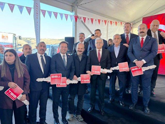 Burhaniye Belediyesi Araç Filosunu Güçlendiriyor