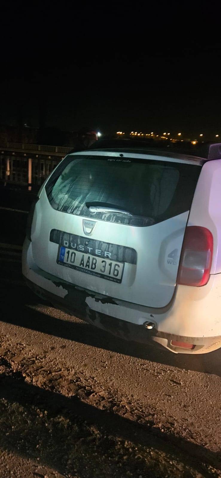 Altıeylül’de otomobil direksiyon hakimiyetini kaybetti: 2 yaralı