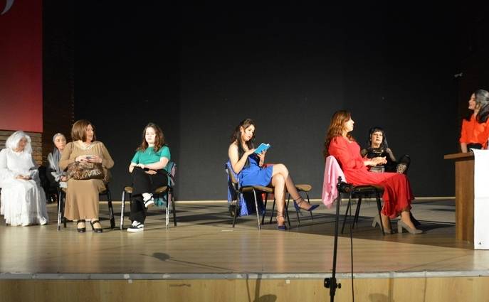 Otobüs Tiyatro Eseri Coşturdu