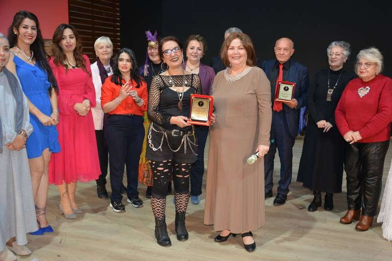 Otobüs Tiyatro Eseri Coşturdu