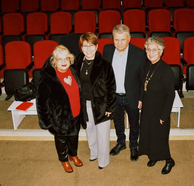 Otobüs Tiyatro Eseri Coşturdu