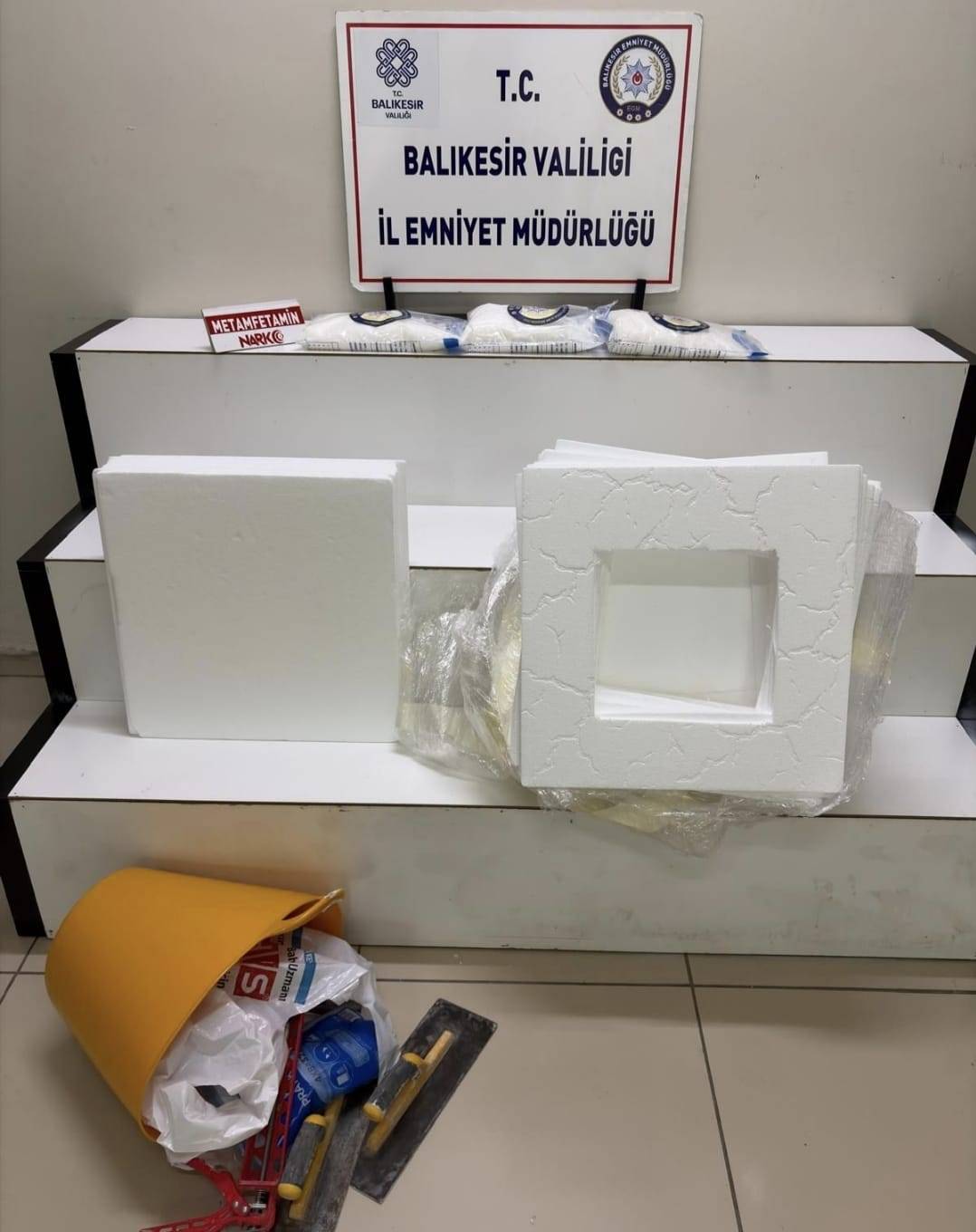 Balıkesir'de inşaat işçisi yolcudan 3 kilo metamfetamin çıktı