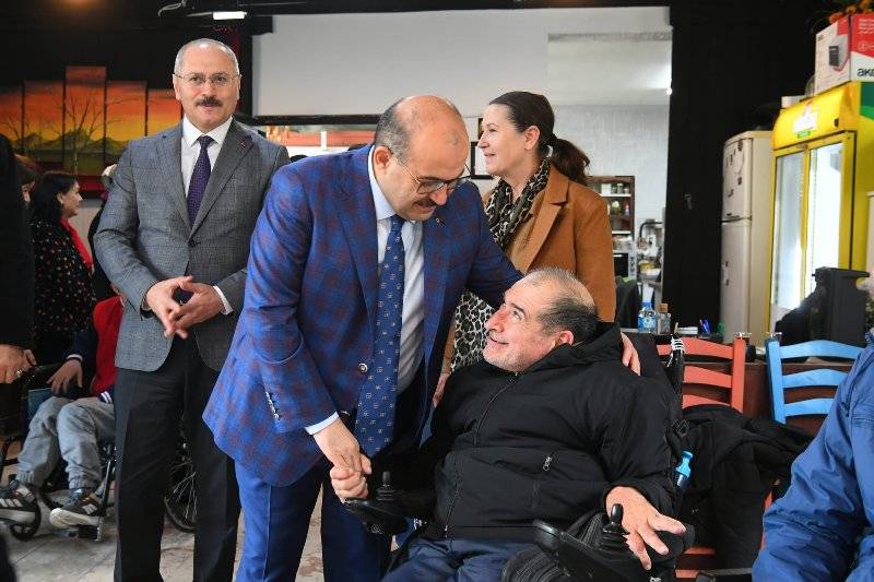 Vali Usatooğlu'nu sazlı sözlü karşıladılar