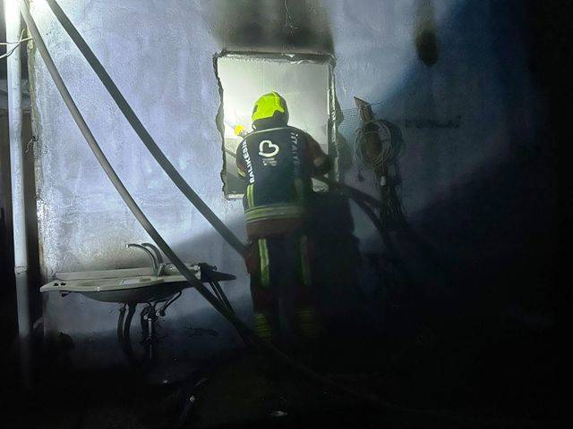 Dursunbey’de tek katlı evde çatı yangını