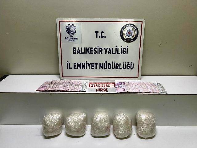 Edremit’te uyuşturucu operasyonu: 8 kilogram uyuşturucu madde ele geçirildi.