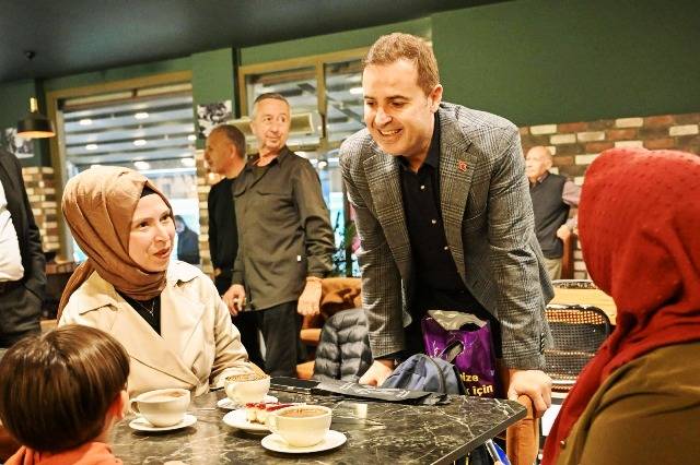 Başkan Akın, Edremit'te Coşku ile Karşılandı