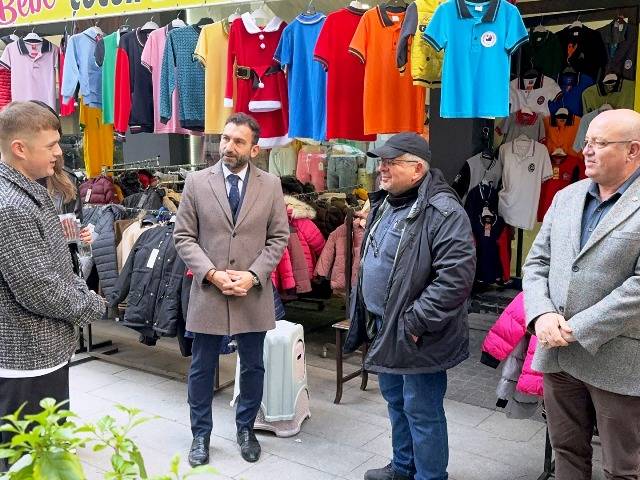 Burhaniye Uygulamalı Bilimler Fakültesi'nden Esnafa Geleneksel Siftah Desteği