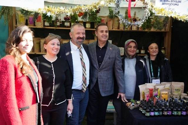 Gömeç’te Kuzey Ege Ekolojik Yılbaşı Pazarı Açıldı