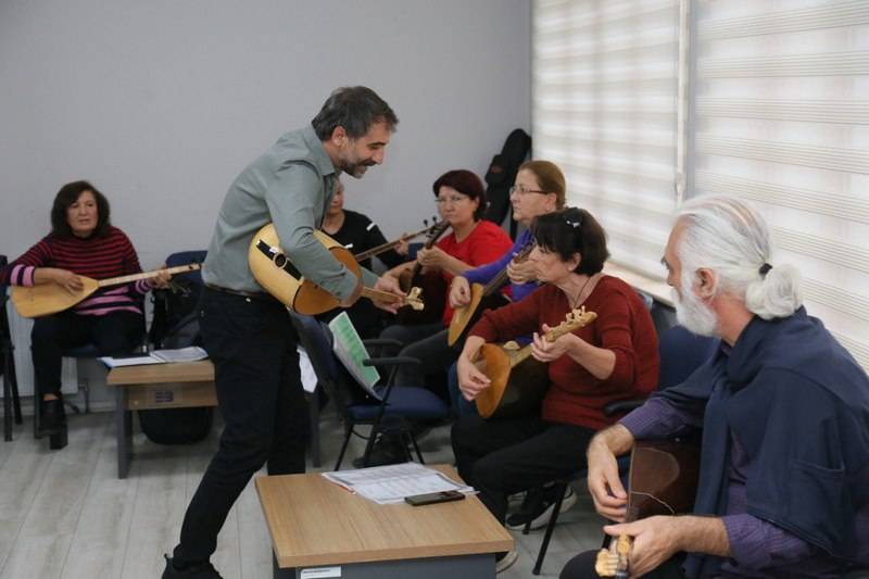 Atatürk Gençlik Merkezi’nde dolu dolu kurs sezonu