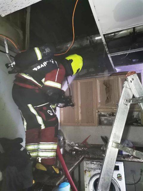 Karesi’de iş yeri yangını: 2 kişi dumandan etkilendi