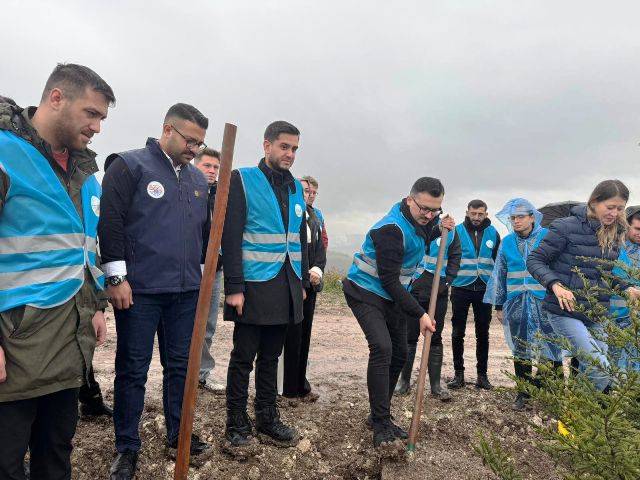 Balıkesir AK Gençlik’ten Fidan Dikim Seferberliği
