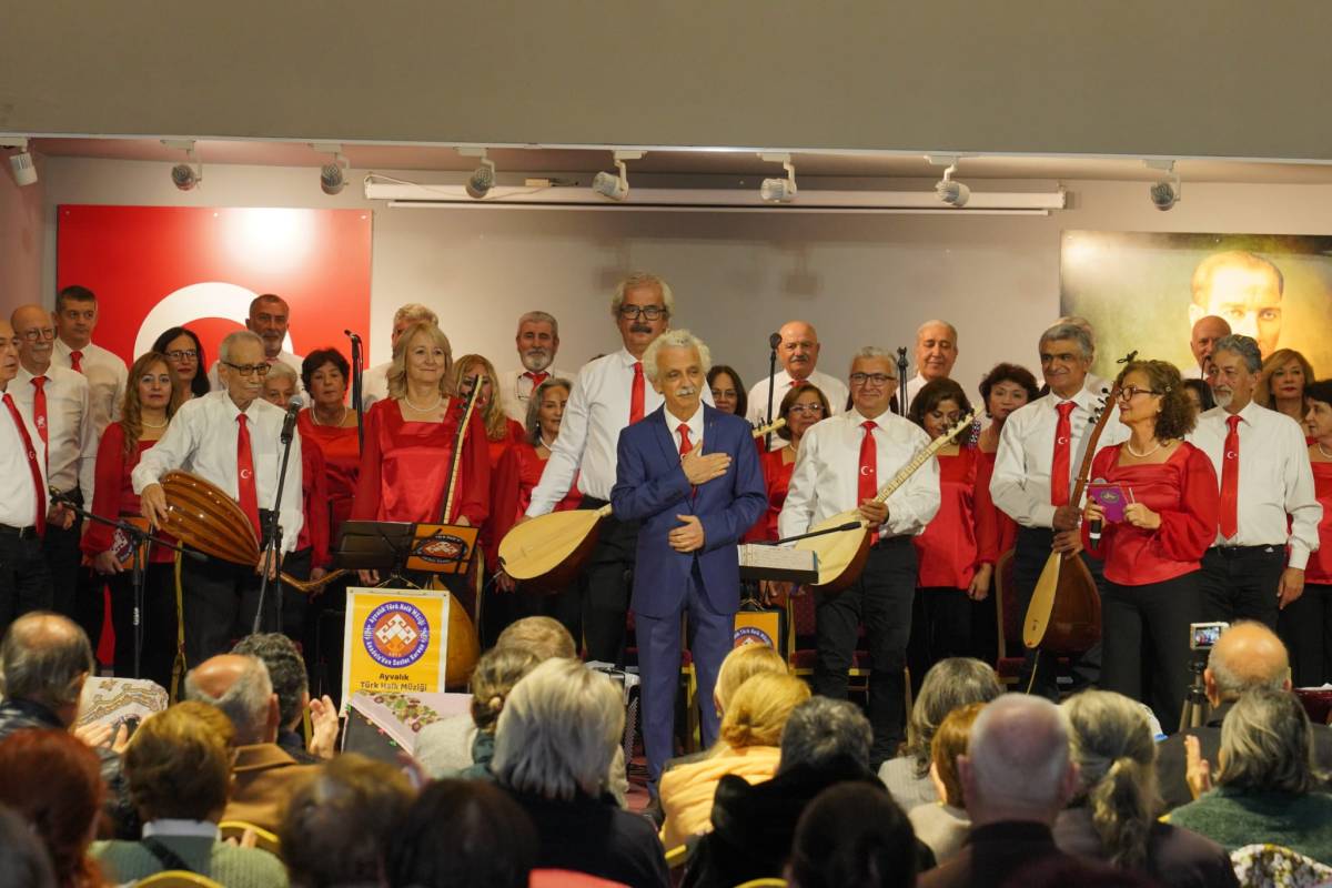 Ayvalık’ta Türkülerle Kurtuluş Destanı Yeniden Yaşatıldı