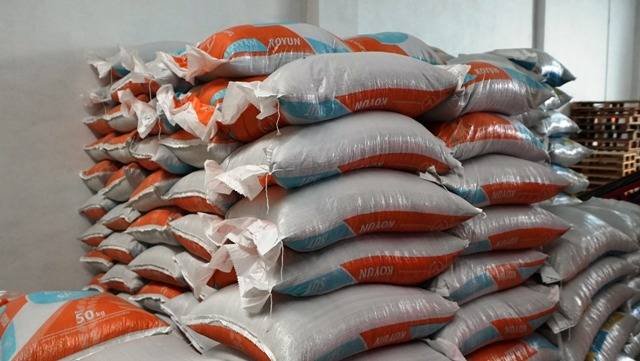 Sındırgılı depremzede çiftçilere hayvan yemi desteği