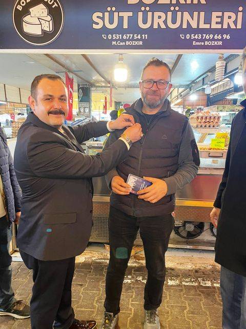 Anahtar Parti Karesi’de halkla iç içe, esnafın yanında