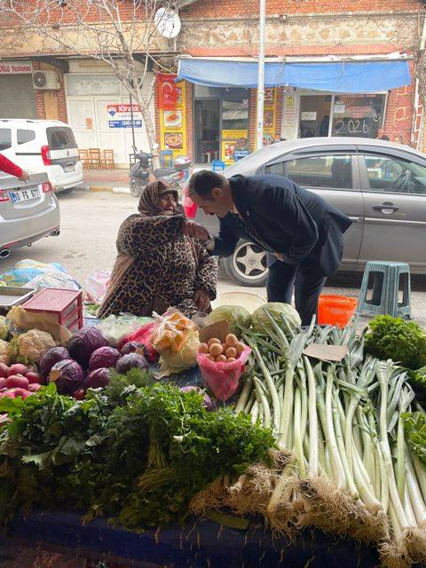Anahtar Parti Karesi’de halkla iç içe, esnafın yanında