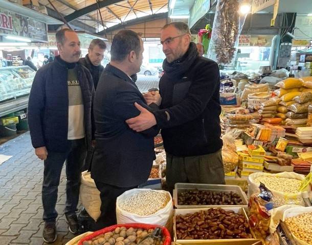 Anahtar Parti Karesi’de halkla iç içe, esnafın yanında