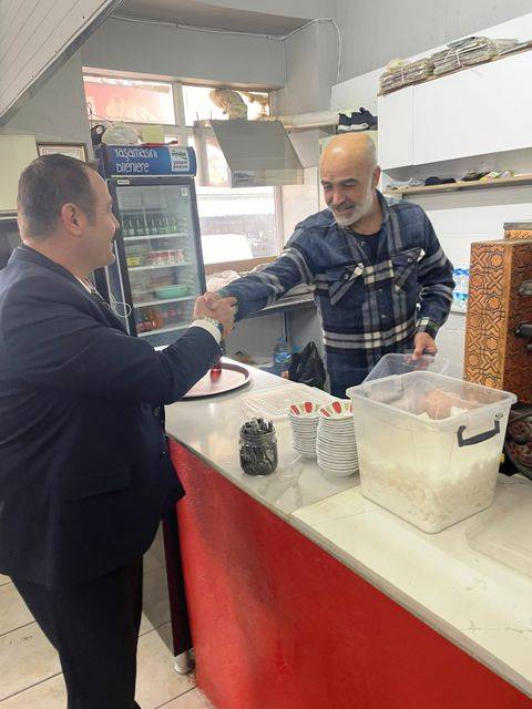 Anahtar Parti Karesi’de halkla iç içe, esnafın yanında