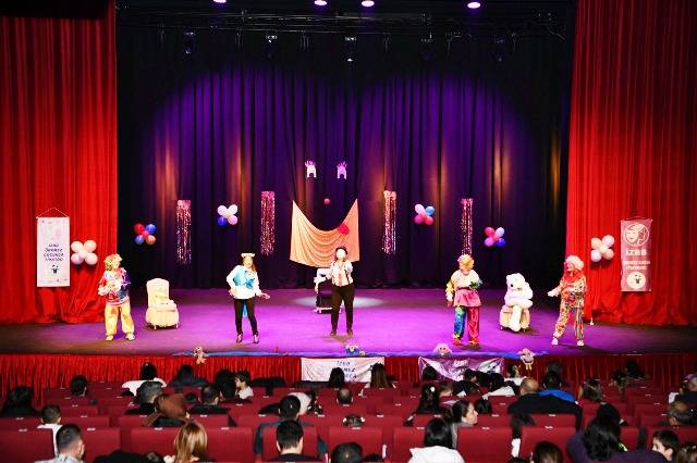 Bir Günde İki Tiyatro Oyunu Sanatseverlerle Buluştu