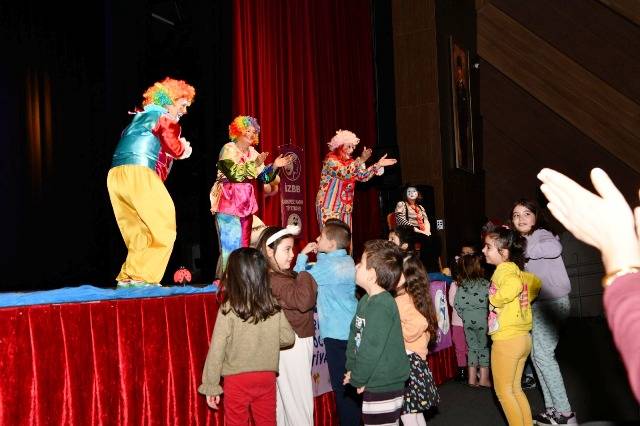 Bir Günde İki Tiyatro Oyunu Sanatseverlerle Buluştu