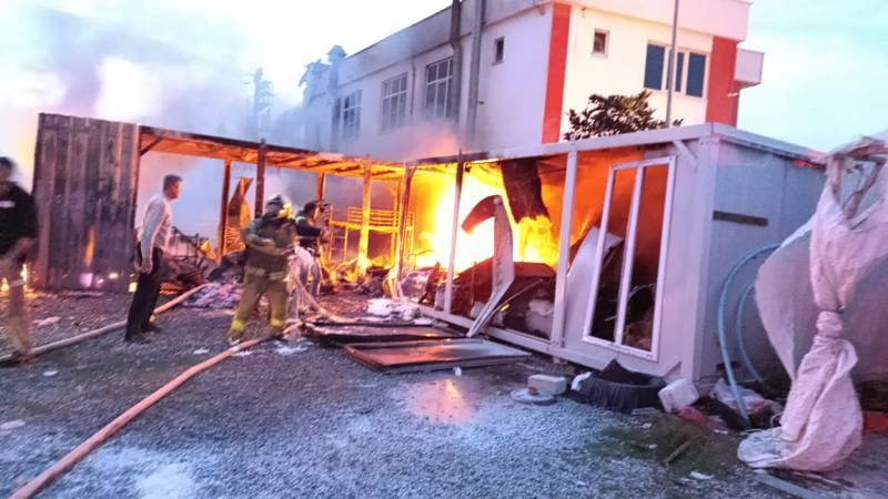 Havran’da korkunç yangında alevler konteynerleri sardı