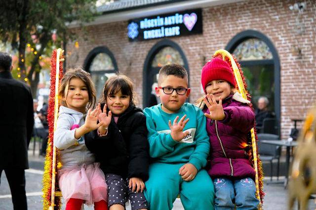 Başkan Şehirli Emekli Kafe’de Vatandaşlarla Buluştu