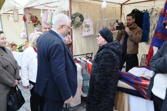 Edremit Meydanında Yeni Yıl Panayırı