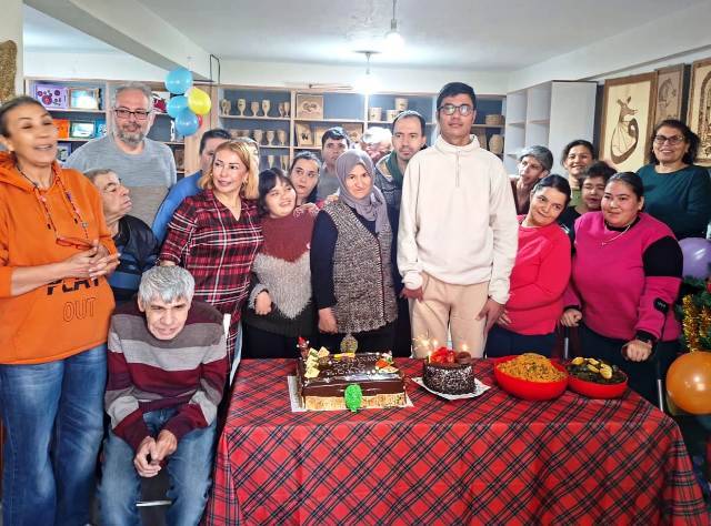 Ayvalık’ta Engellilerden Erken Yeni Yıl Kutlaması