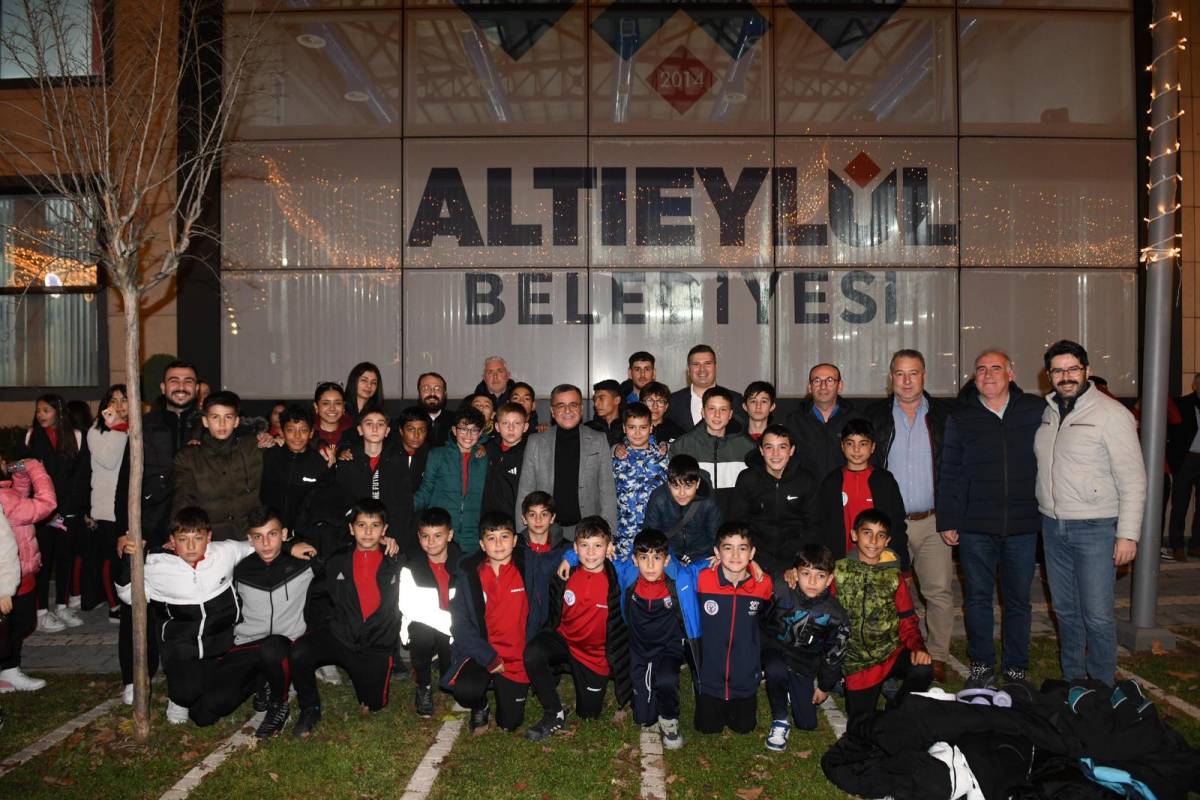 Sporculardan Başkan Şehirli’ye sürpriz doğum günü