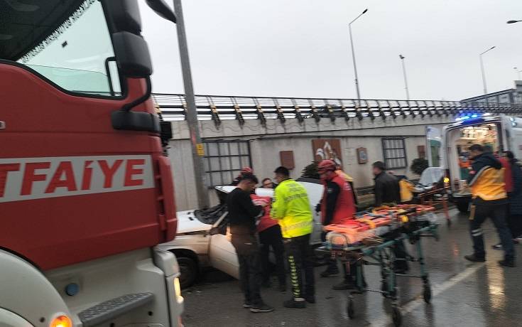 Balıkesir’de Kuvayi Milliye Köprüsü’nde kaza: 1 yaralı