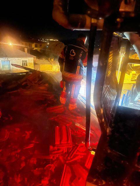 İvrindi’de çatı yangını