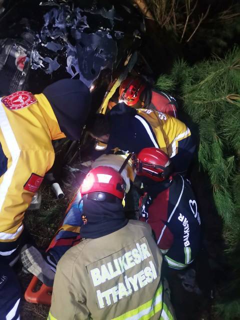 İvrindi’de Kaza: Sürücü Araçta Sıkıştı