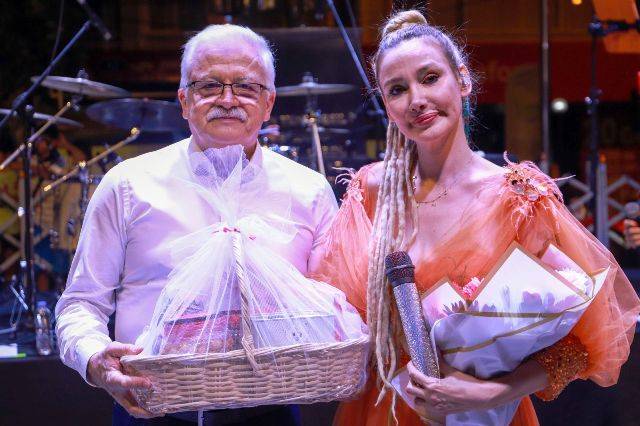 Burhaniye’de 2025 Dolu Dolu Geçti