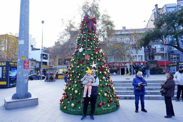 Burhaniyeliler, 2026’ya Işıl Işıl Giriyor