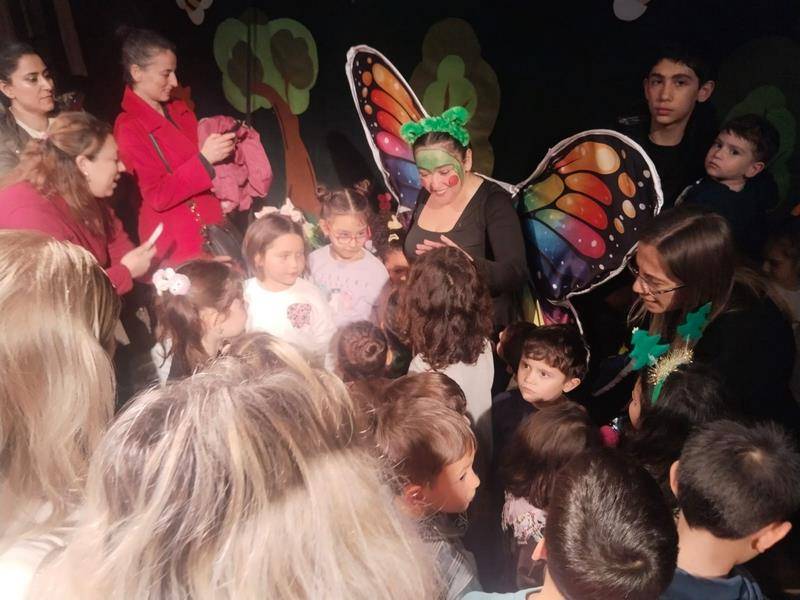 Ayvalık Belediye Tiyatrosu’nun Yeni Çocuk Oyununa Yoğun İlgi