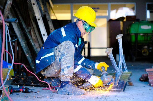 Altıeylül Belediyesi Park veBahçeler Ekipleri Kış Mesaisinde