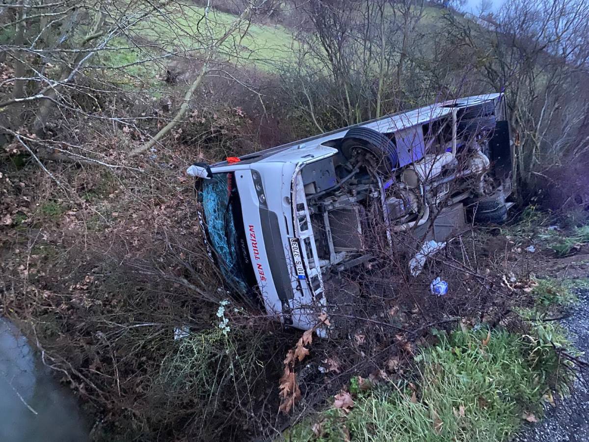 İvrindi’de Minibüs Devrildi: 14 Yaralı