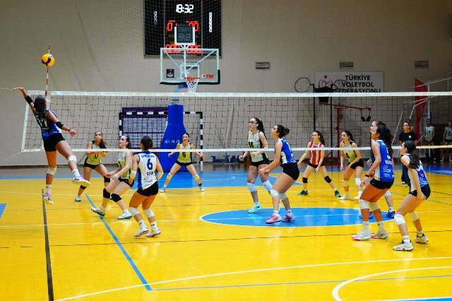 Burhaniye Belediyesi 4. Geleneksel Yıldız Kızlar Voleybol  Turnuvası Sona Erdi