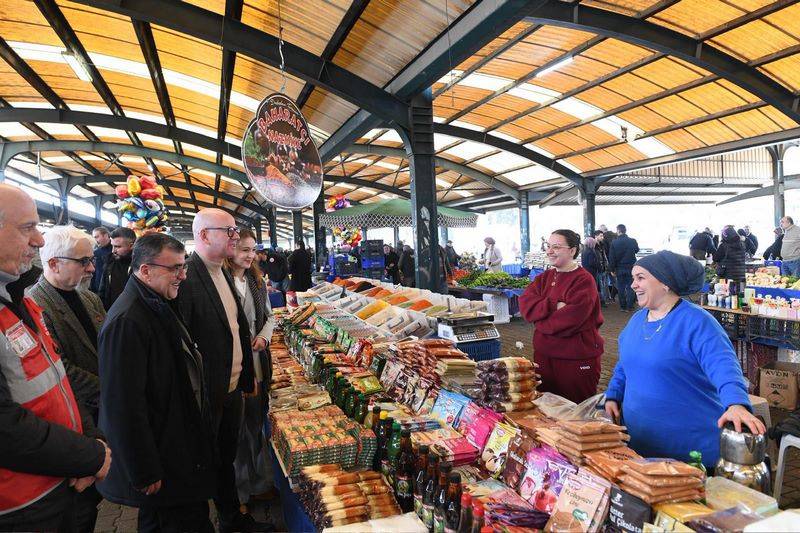 Altıeylül'de Başkan Hakan Şehirli Pazarcı Esnafıyla Buluştu