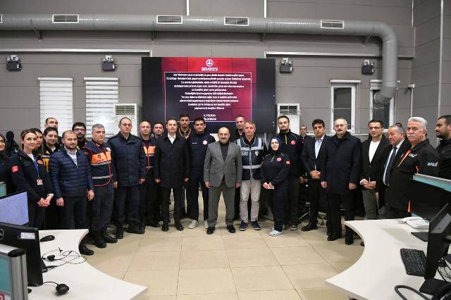 Vali İsmail Ustaoğlu’ndan 112 Acil Çağrı Merkezi’ne Yeni Yıl Ziyareti