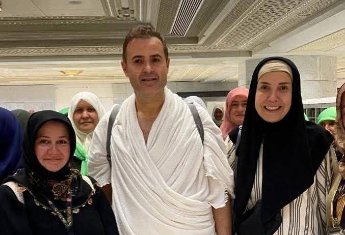 Ahmet Akın Umre'de ilk fotoğrafı...