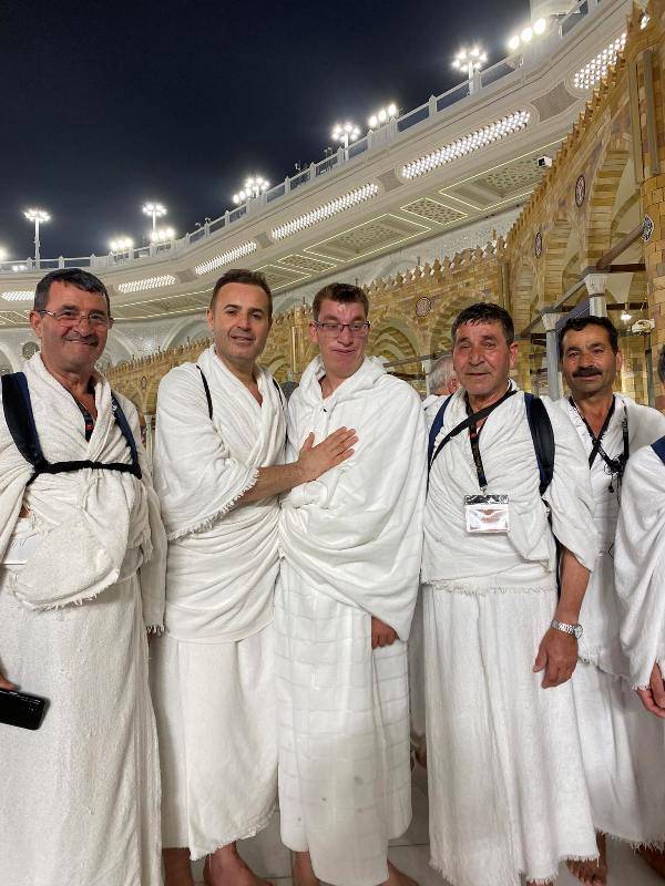 Umre ziyaretini tamamlayan Başkan Akın yurda döndü