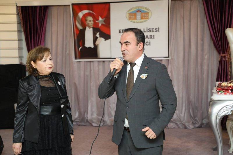 Yıllar mezun ettiği Edremit Liseliler bu kez aynı masalarda buluştu.