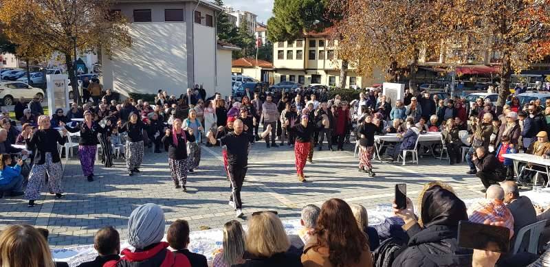 Edremit’te Meci Şenliği coşkusu: Zeytin kokusu sokaklara yayıldı