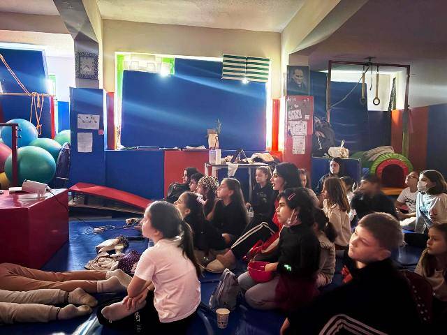 Burhaniye de anne ve çocukları  sporda buluştu