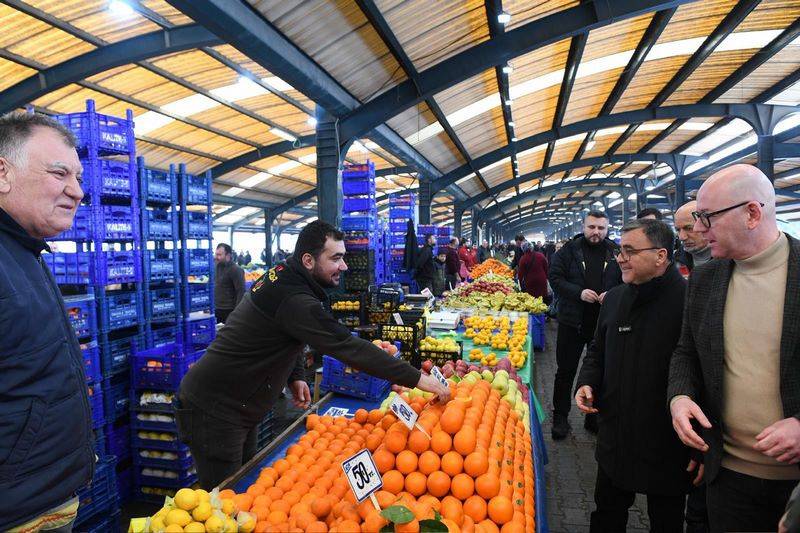 Altıeylül'de Başkan Hakan Şehirli Pazarcı Esnafıyla Buluştu