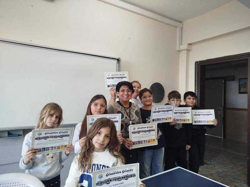 Kardelen Derneği’nden öğrencilerine unutulmaz karne hediyesi