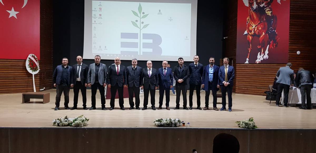 Edremit Lokantacılar ve Köfteciler Odası’nda Aykut Dürüst güven tazeledi