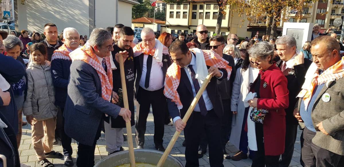 Edremit’te Meci Şenliği coşkusu: Zeytin kokusu sokaklara yayıldı